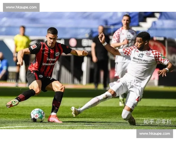 德甲联赛新赛季展望：顶级俱乐部竞争激烈 球员转会与战术演变分析